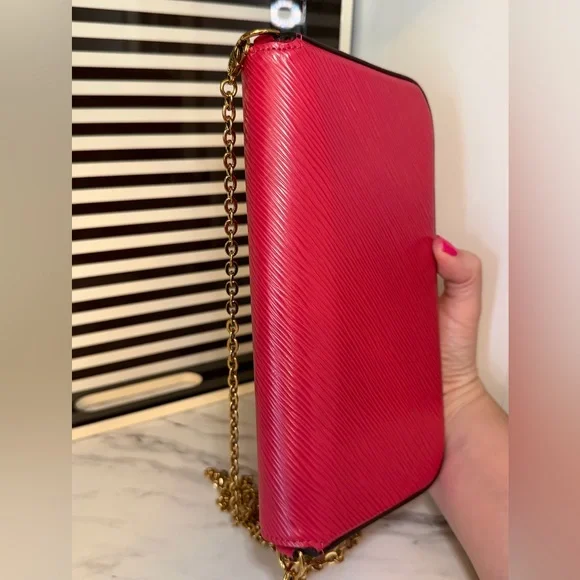 Louis Vuitton Limited Edition Felicie Pochette in Hot Pink Epi leather - Picture 14 of 17